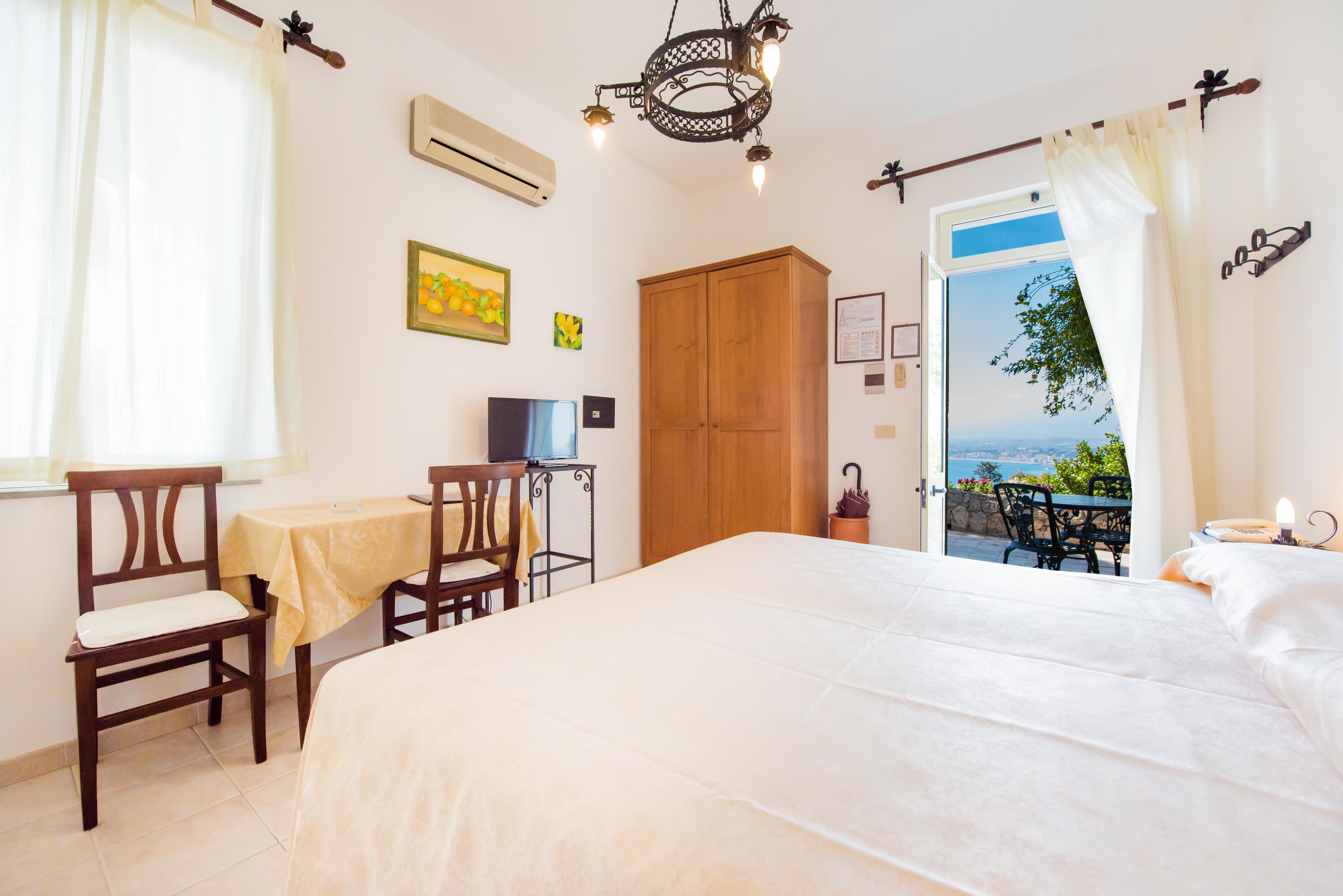 Hotel Bel Soggiorno Таорміна Екстер'єр фото